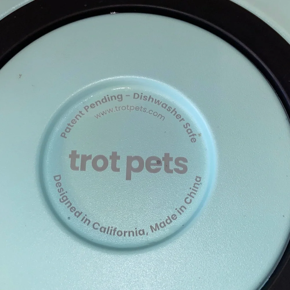 Like new large Trot water Bowl